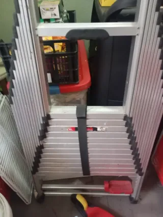 Escalera multiusos plegable