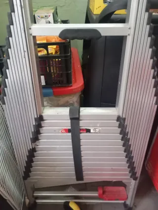 Escalera multiusos plegable