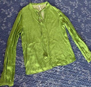 Blusa Mango verde con estampado