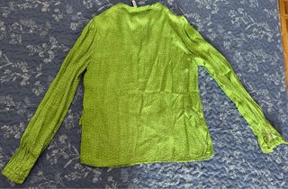 Blusa Mango verde con estampado