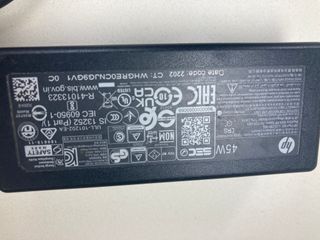 C49 - CARGADOR PORTATIL HP L25296-002.