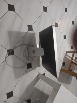 Ordenador Apple iMac y Teclado