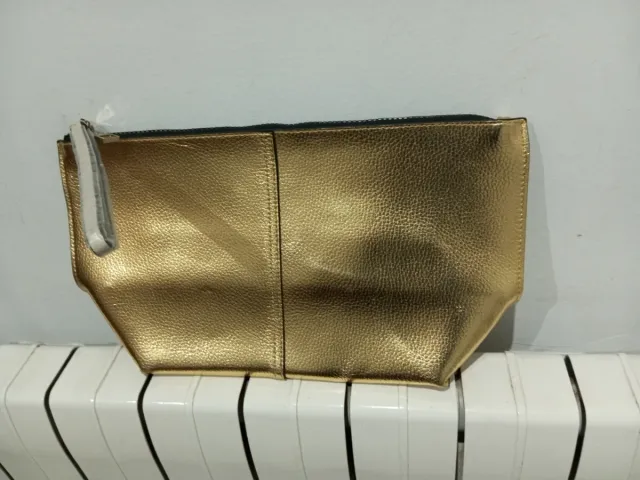 Bolso de mano dorado nuevo