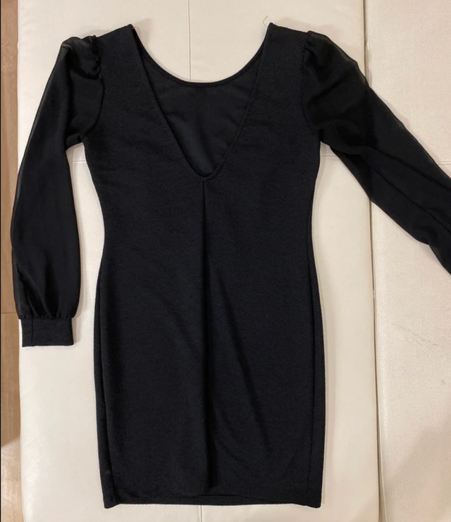 Vestido negro manga abullonada