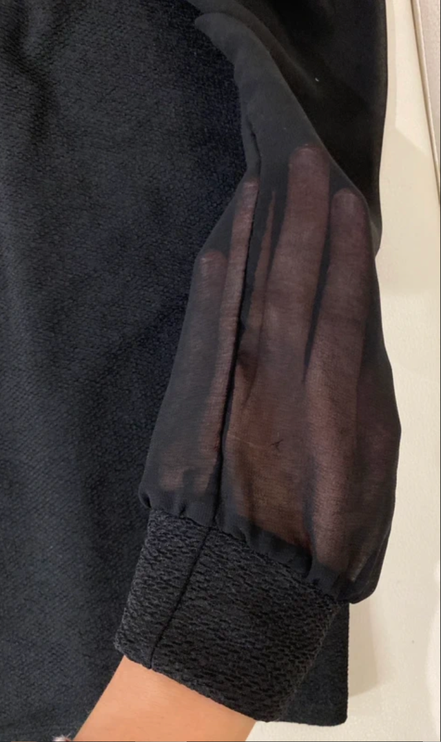 Vestido negro manga abullonada