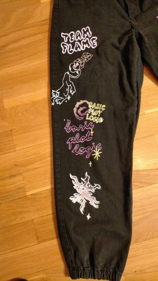 Pantalón jogger estampado chica