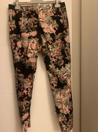 Pantalón Hera estampado floral negro