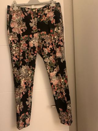 Pantalón Hera estampado floral negro