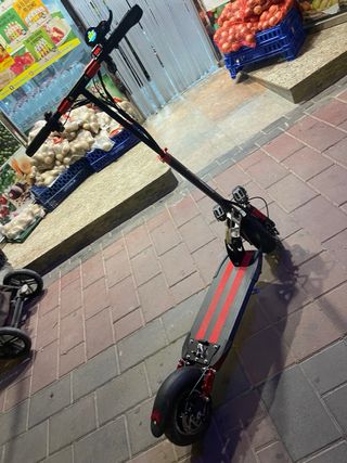 Patinete Eléctrico Negro y Rojo