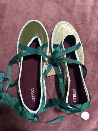 Manoletinas CEREZA lazo verde oliva. Talla 40/41