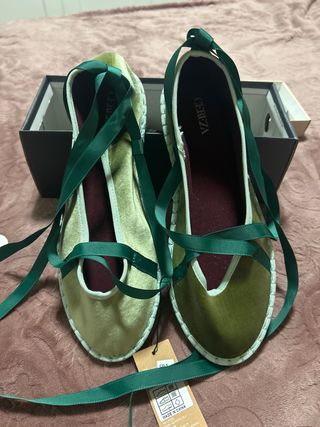 Manoletinas CEREZA lazo verde oliva. Talla 40/41