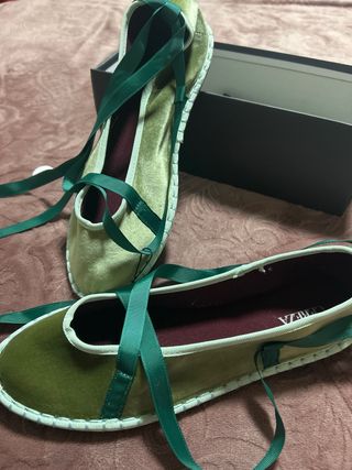 Manoletinas CEREZA lazo verde oliva. Talla 40/41