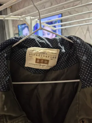 Chaqueta verde militar con capucha