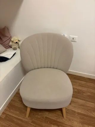 Poltrona da camera beige in tessuto