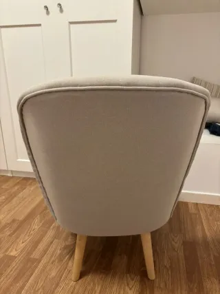 Poltrona da camera beige in tessuto