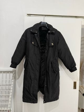 Chaquetón largo negro con pelo interior
