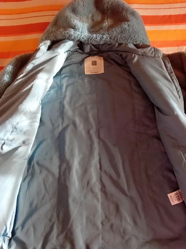 Abrigo niña azul con capucha. Talla 15/16