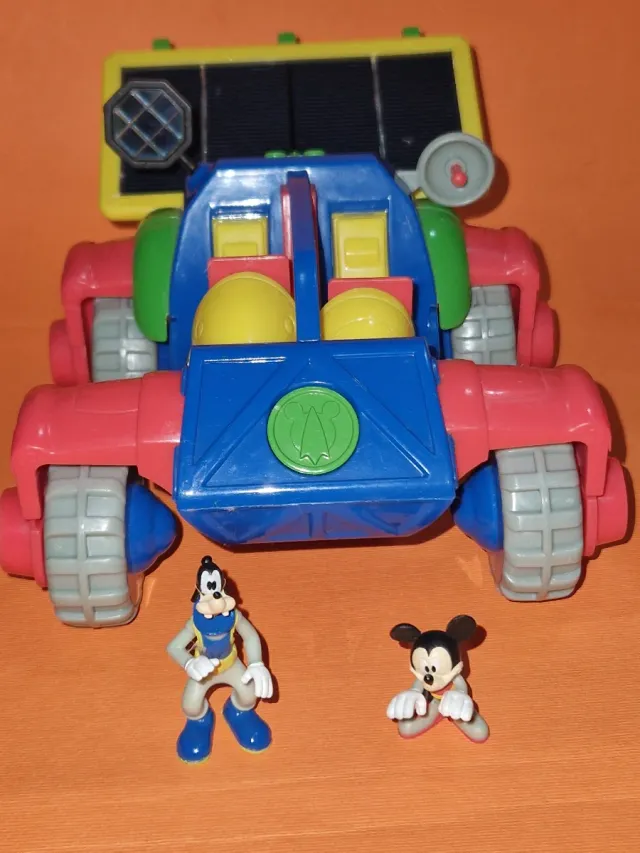 Veicolo Topolino e personaggi