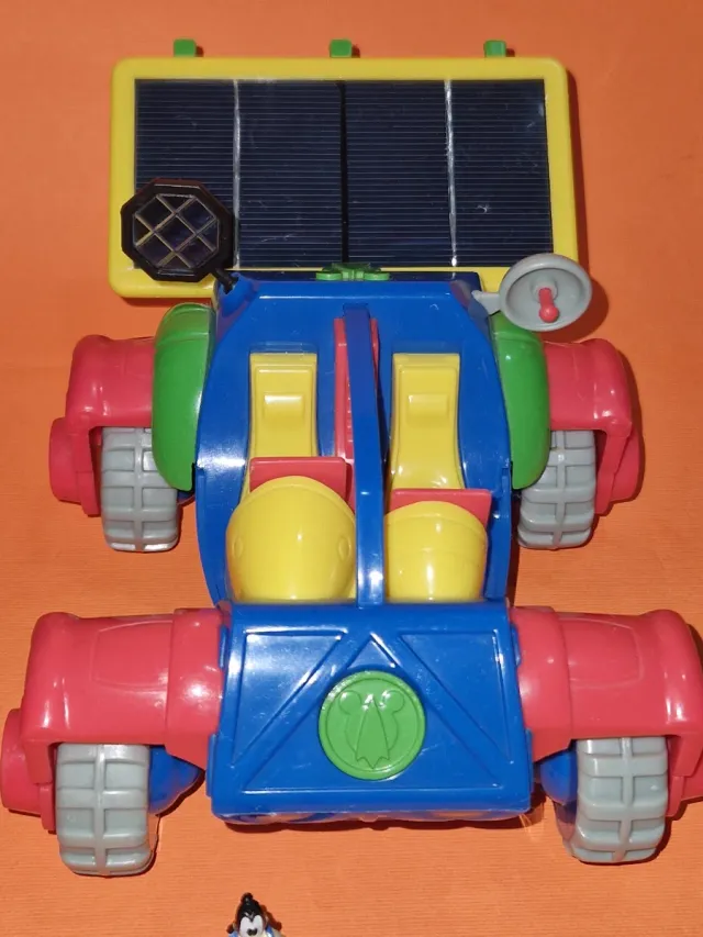 Veicolo Topolino e personaggi