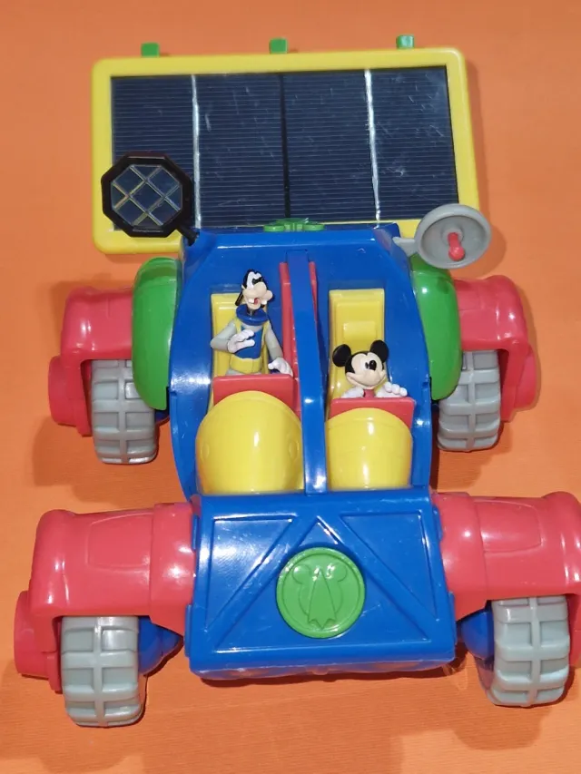 Veicolo Topolino e personaggi