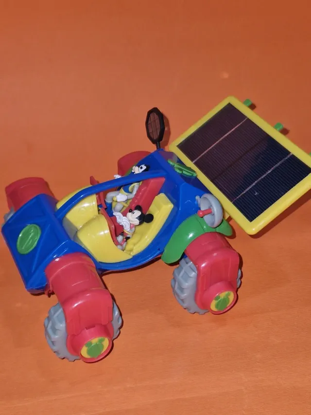 Veicolo Topolino e personaggi