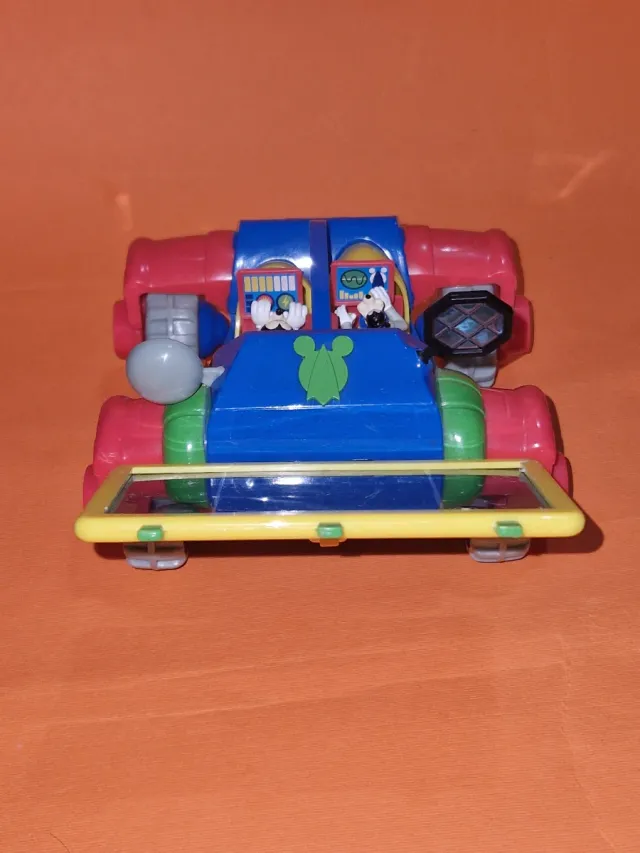 Veicolo Topolino e personaggi