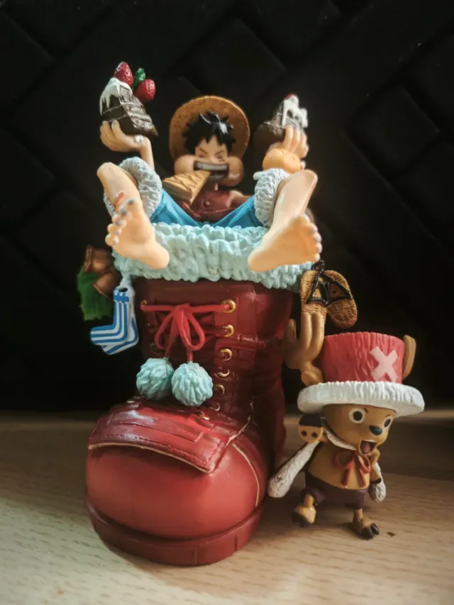 Figura Luffy mangiando + Chopper One Piece