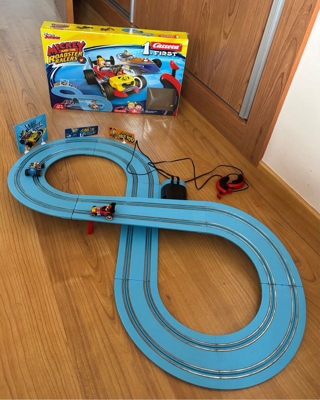 Circuito Mickey Roadster Racers Carrera
