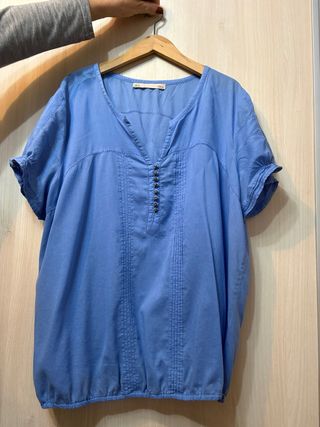 Blusa azul de manga corta