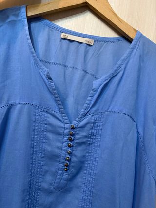 Blusa azul de manga corta