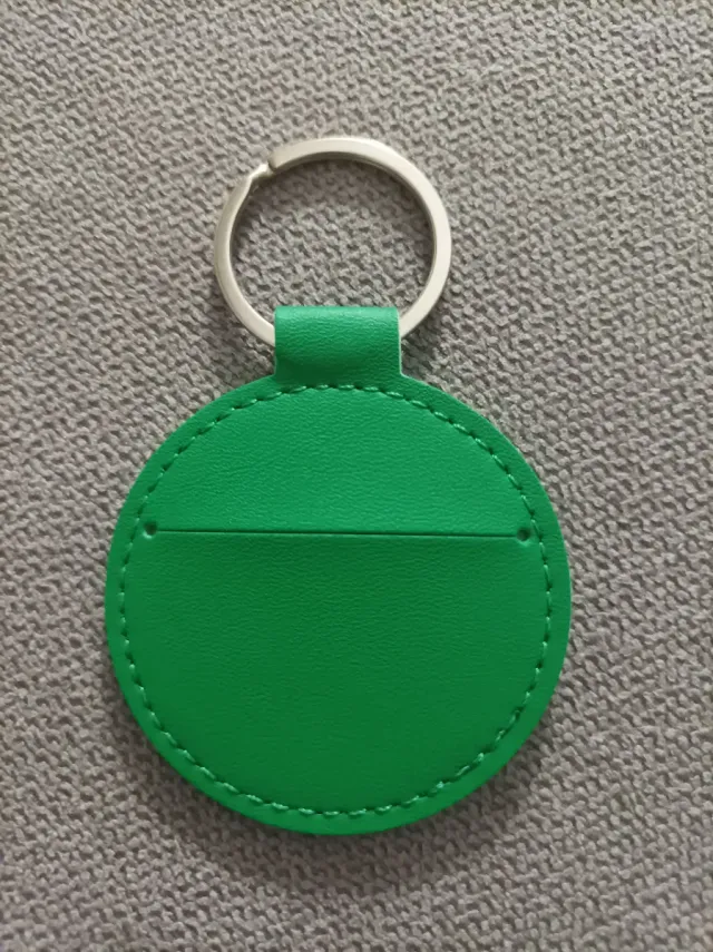 Llavero Chihuahua con gorro y cartel