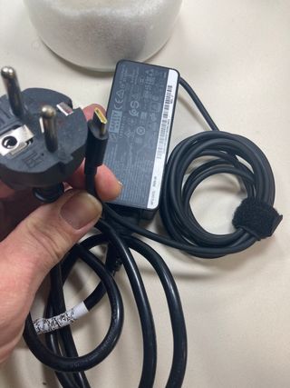 C53 - CARGADOR PORTATIL LENOVO 45 W