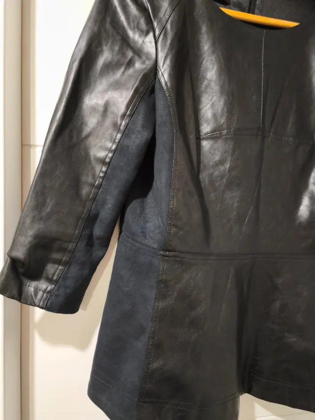 Top peplum efecto piel y ante