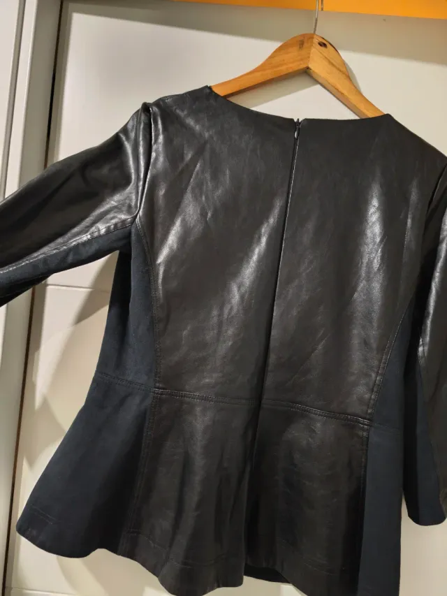 Top peplum efecto piel y ante