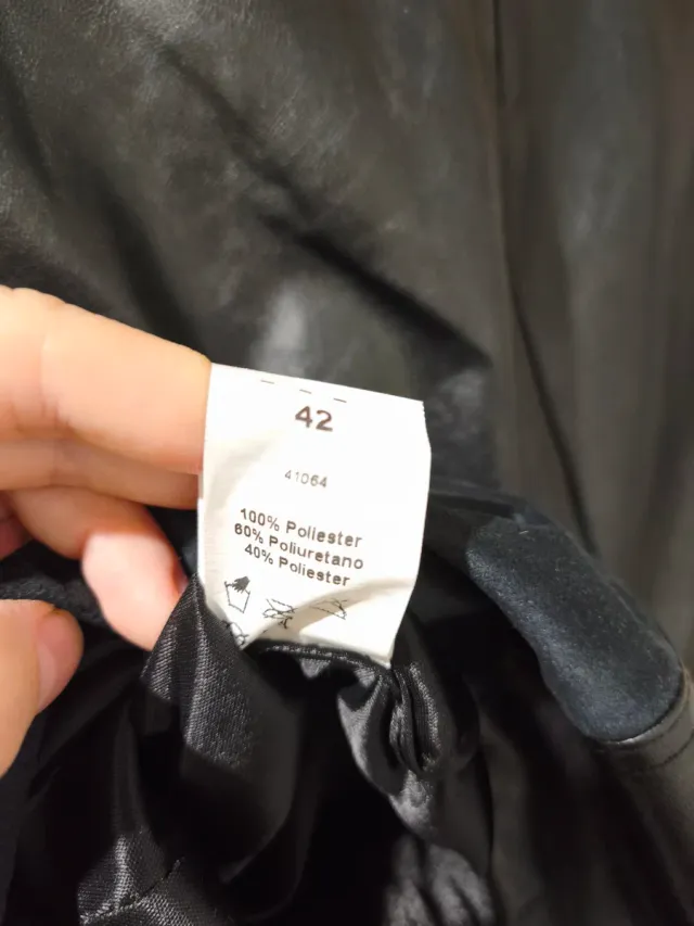 Top peplum efecto piel y ante