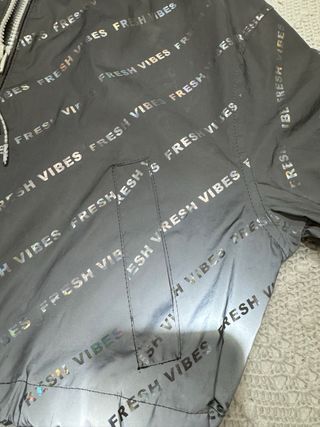 Cortavientos mujer corto gris metalizado