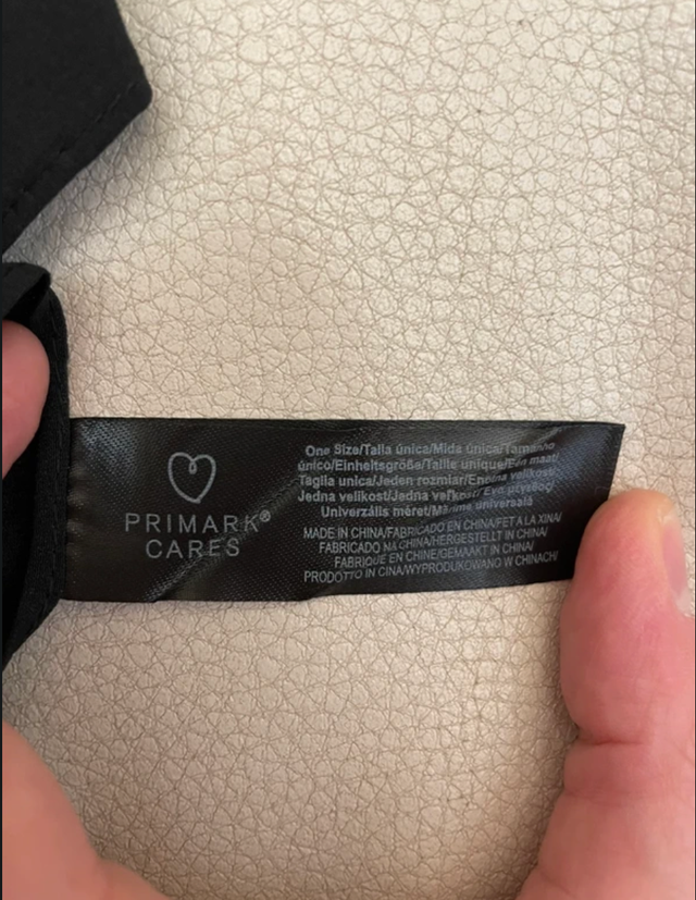 Pañuelo negro con estampado paisley