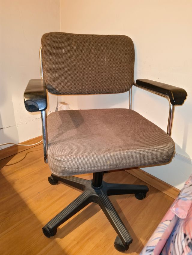 Silla de oficina vintage con ruedas