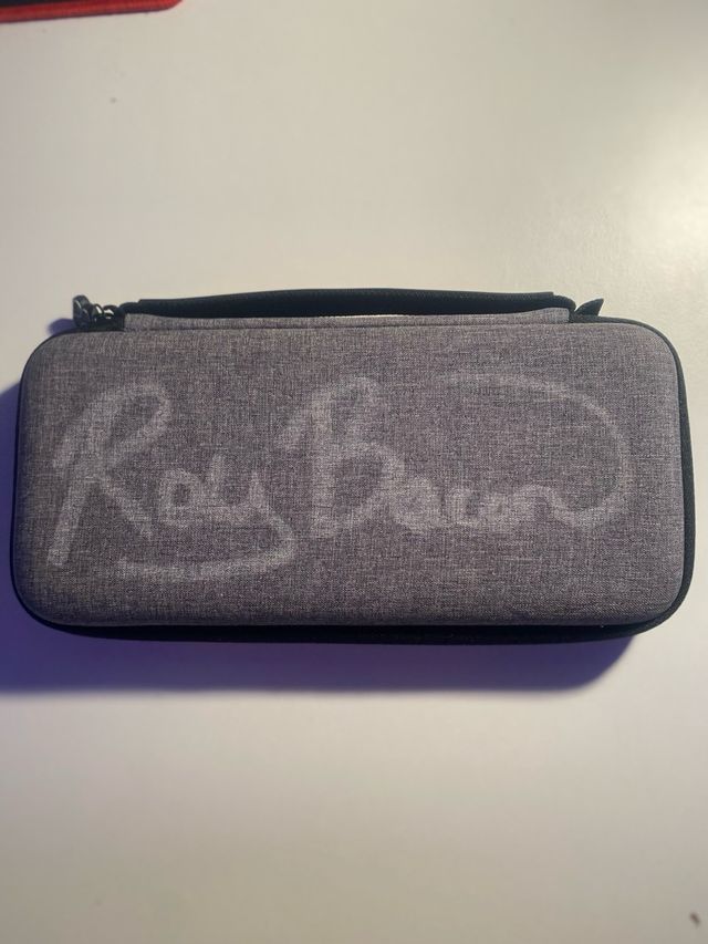 Custodia per Nintendo Switch firmata da Ray Bacon