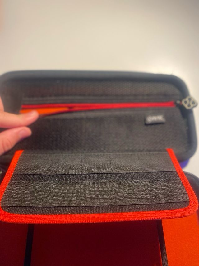 Custodia per Nintendo Switch firmata da Ray Bacon