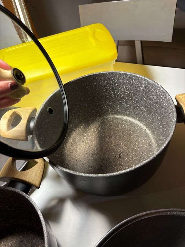 Set ollas, sartén IKEA y tupper grande