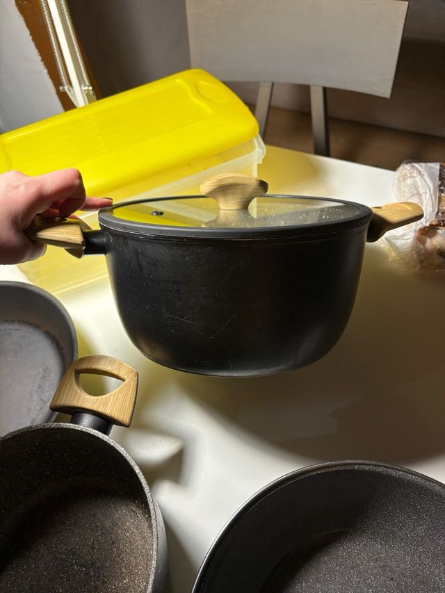 Set ollas, sartén IKEA y tupper grande