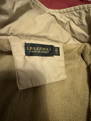 Abrigo beige estilo gabardina