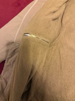 Abrigo beige estilo gabardina