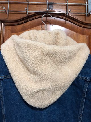 Chaqueta vaquera Zara con capucha Talla M