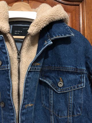 Chaqueta vaquera Zara con capucha Talla M