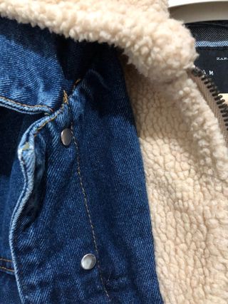 Chaqueta vaquera Zara con capucha Talla M