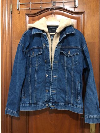 Chaqueta vaquera Zara con capucha Talla M