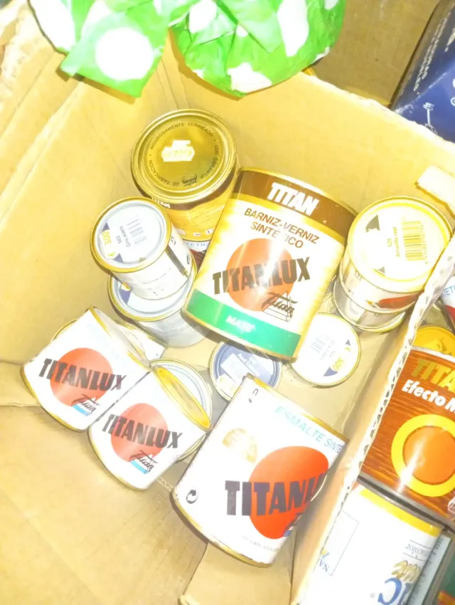 Latas de pintura Titanlux para metal