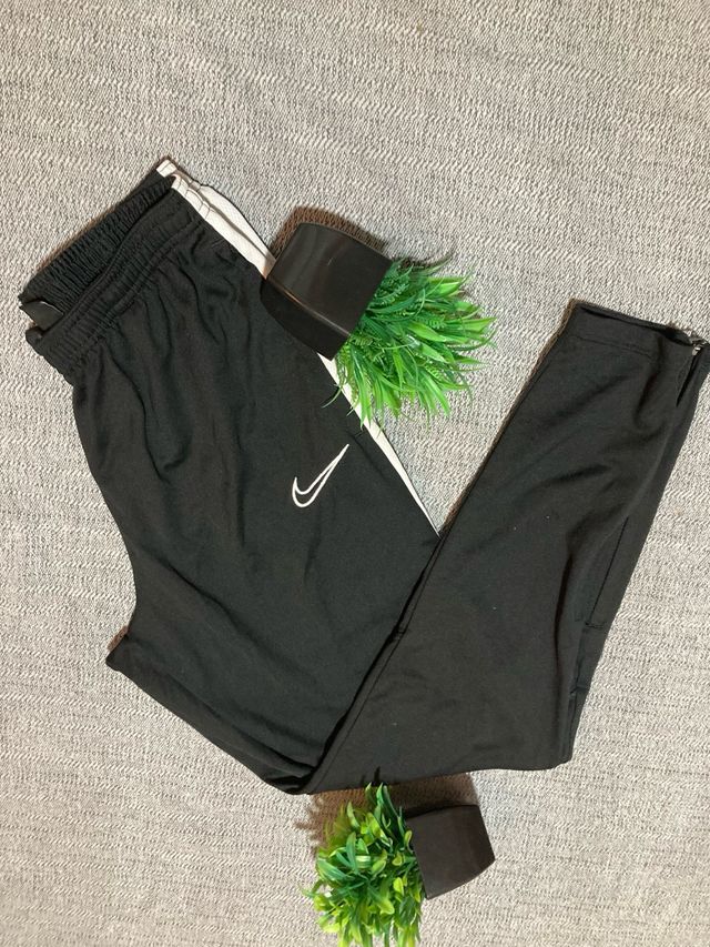 Pantalón Nike Negro con Blanco